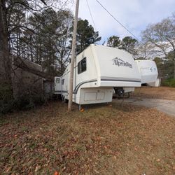 5th Wheel Camper with two Slideouts 
