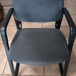 2 Very Good Home Office Desk Lobby Chairs $10 Each 