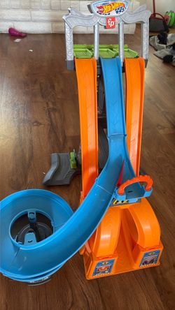 Hot Wheels Racetrack