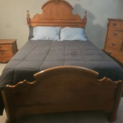 Solid Oak Queen Bedroom Set