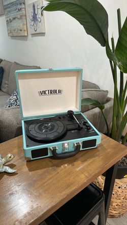Turquoise Victrola Recordplayer