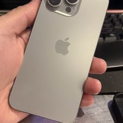 FOR SALE — iPhone 15 Pro Max 256GB (Unlocked)