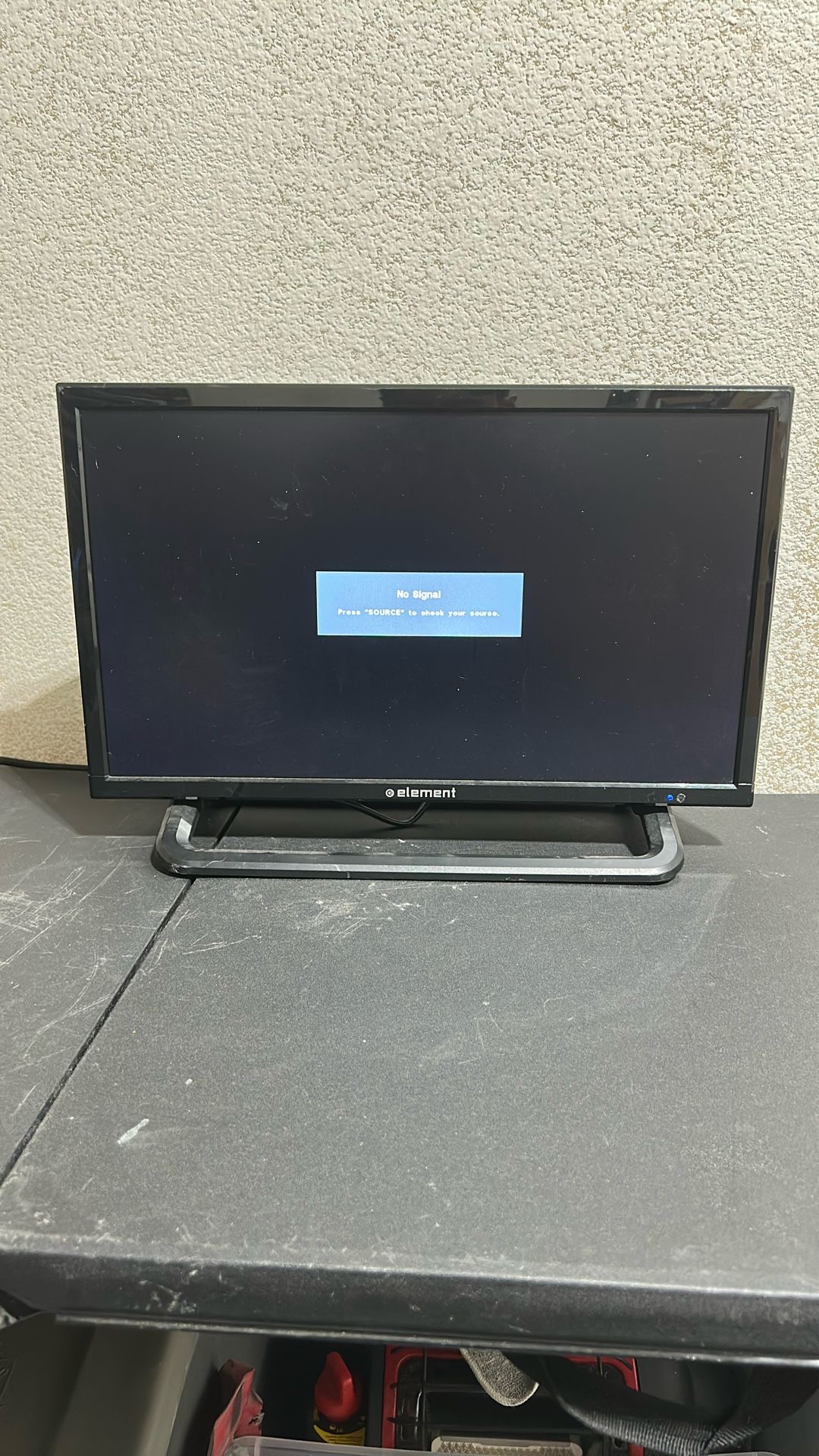 Element ELEFW195 720p LED 19? HD TV - Black