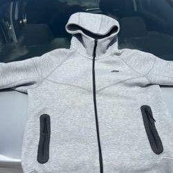 Grey nike tech size M
