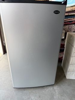 Sanyo Mini Fridge