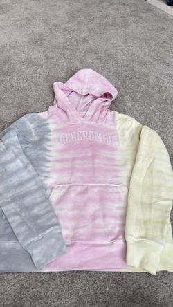 Girls’ clothing 