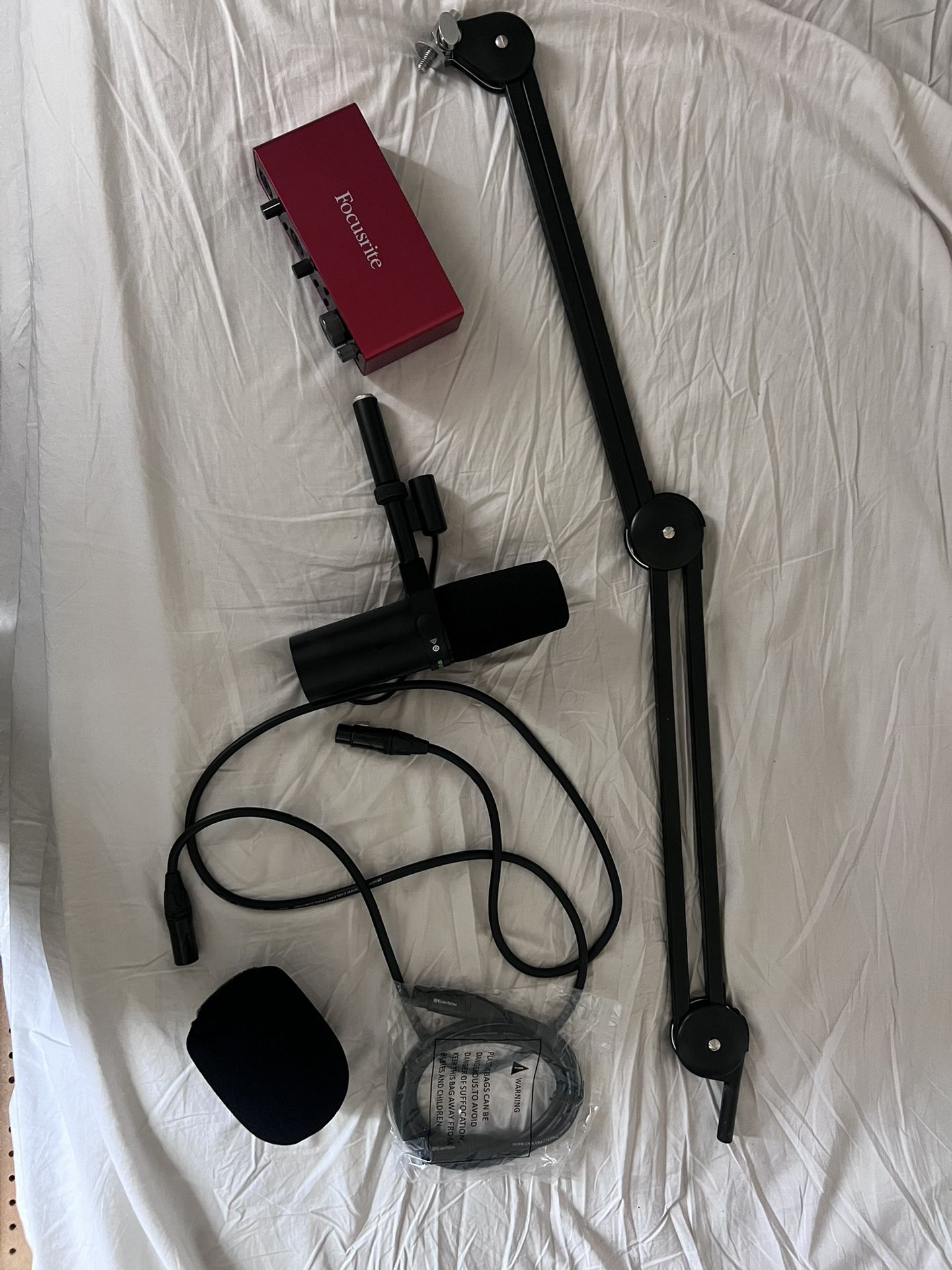 Pro Podcast/Music Bundle – SM7dB + Scarlett 2i2 + Rode PSA1 (Like New!)