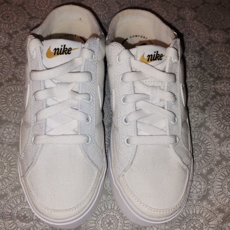 All White Canvas Nike Backless Tennis shoe, Brand New, Never Worn