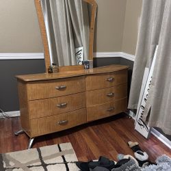 Dresser With Mirror 