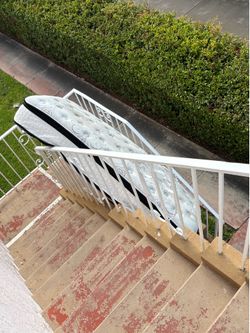 Free king size hybrid pillow top mattress used lots of life left