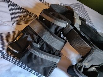 Utility belt great for carpeting and other woodwork good condition only used it for about a month comes with everything you see there.