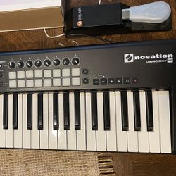 Novation Keylaunch 49 + M Gear Pedal