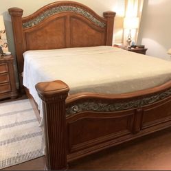 Oak King Size Bed With 2 Nigtstands