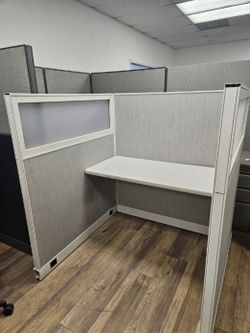 Pre-owned 4 Ft Wide x 4 Ft Deep Cubicles For Sale