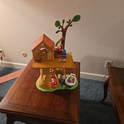 PEPPA PIG TREE HOUSE AND TOYS SEE DESCRIPTION 