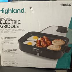 Highland 1300 Watt Electric Griddle. Brand new in the box