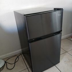Midea  mini fridge