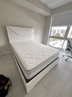 HIGH GLOSS WHITE BED - LED’s 🛏️