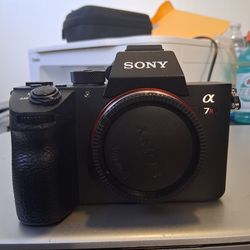 Sony A7r3 (MINT CONDITION)