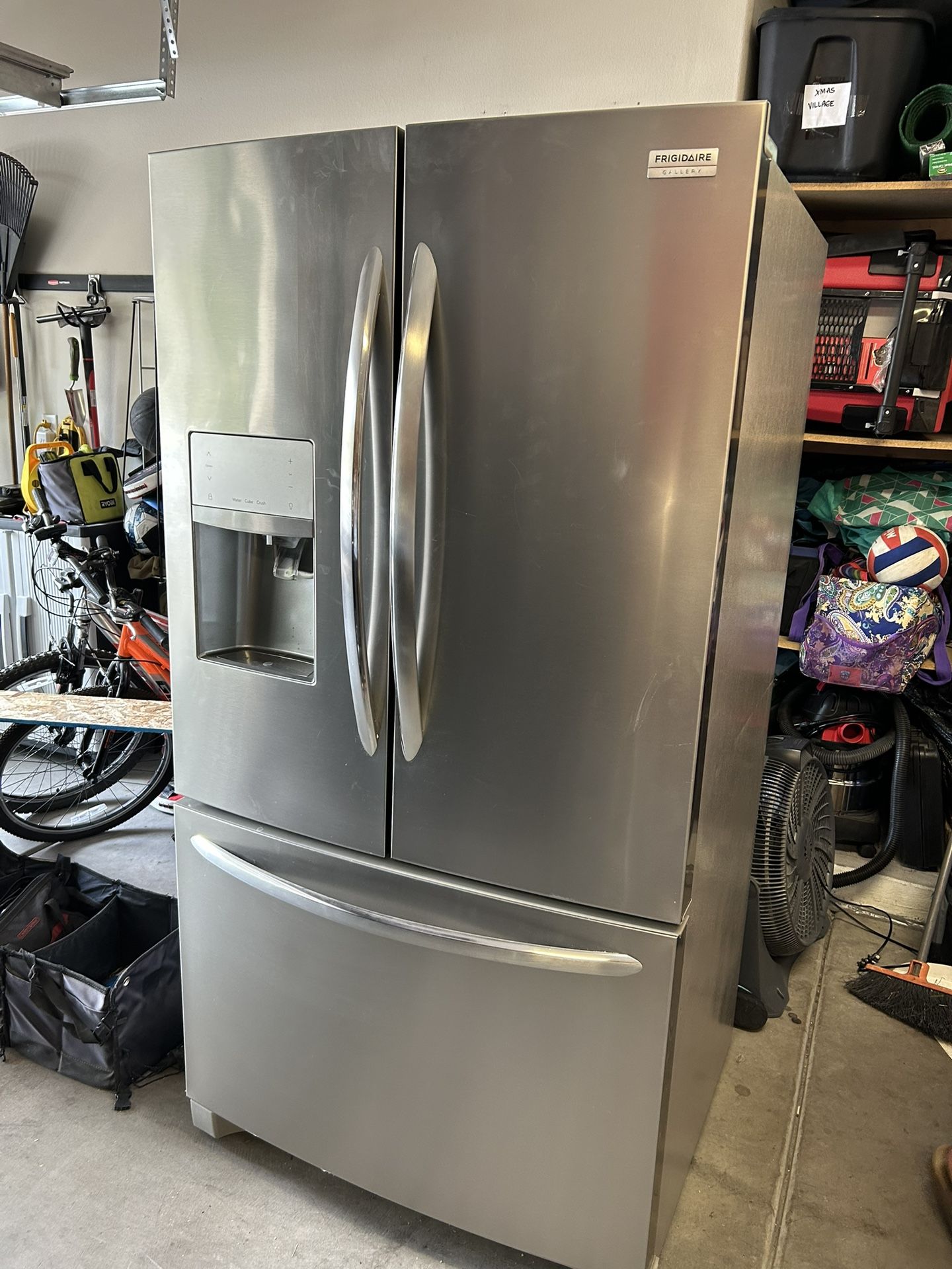 Frigidaire Gallery refrigerator 
