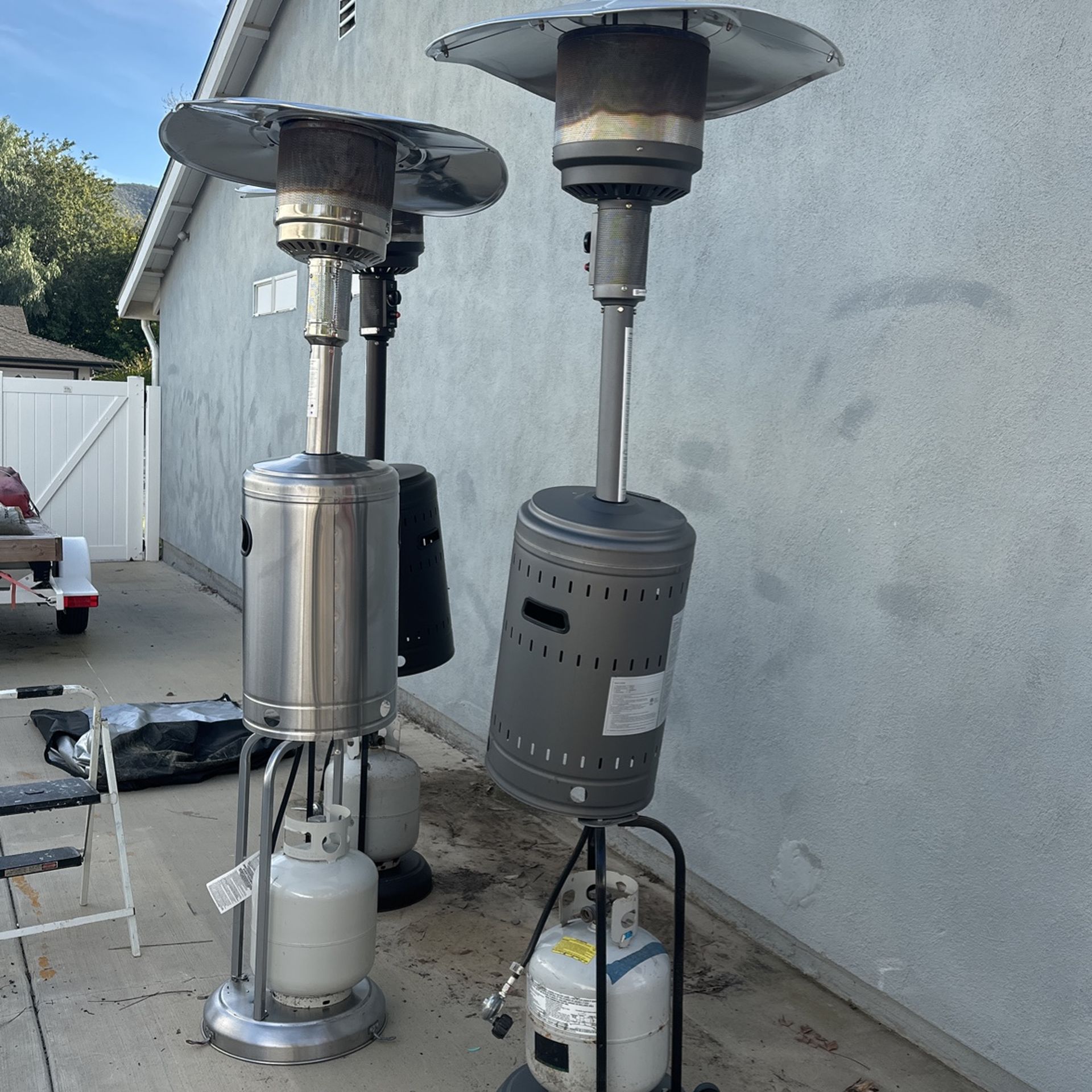 3 Patio Heaters With Propane Tanks for Sale in Thousand Oaks, CA - OfferUp