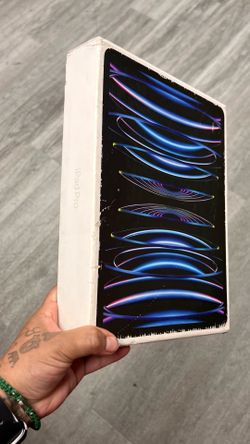 iPad Pro 6th gen 12.9in. 128gb WiFi only