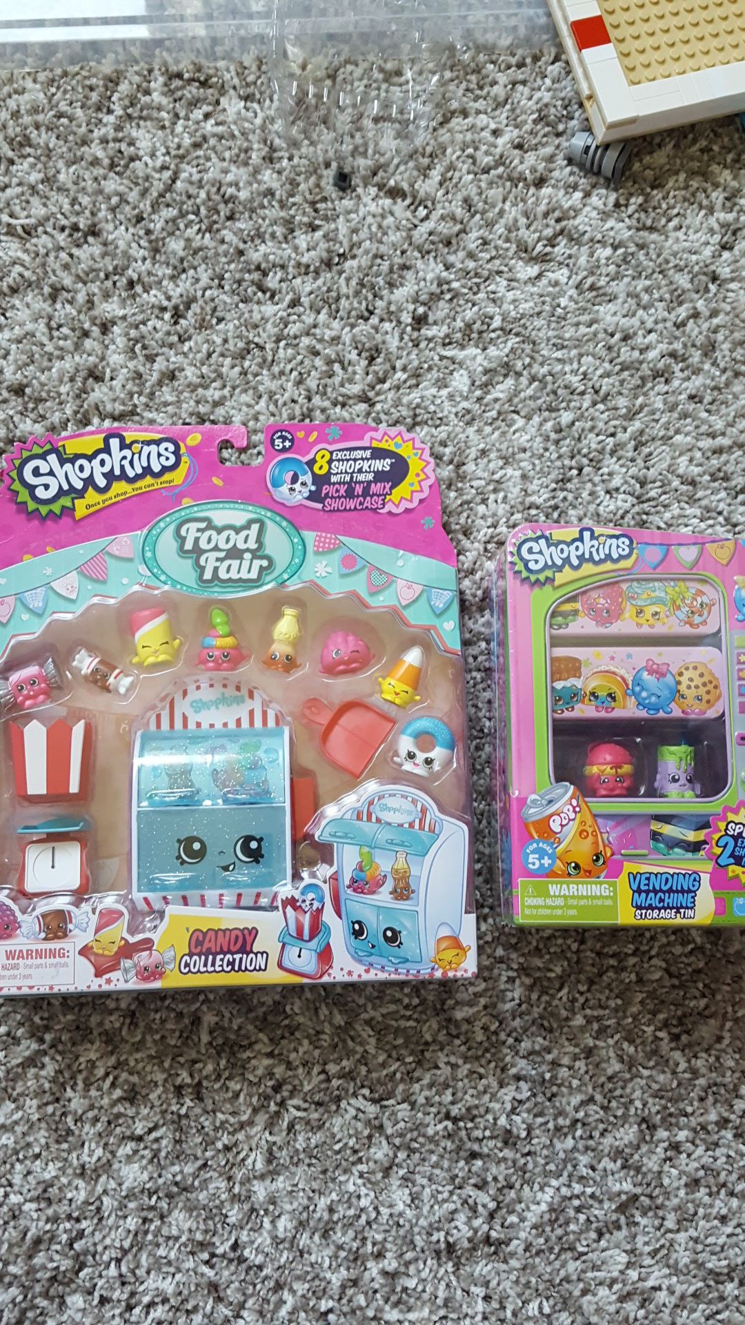 SHOPKINS New Never Opened! Vending machine and Food Fair