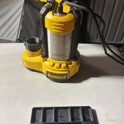 DEWALT Submersible Sump Pump, 110 V 1 Ho