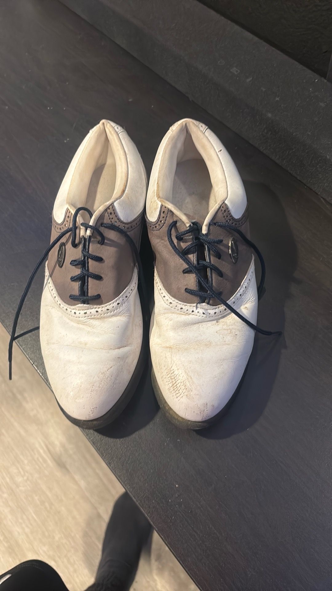 Golf shoes