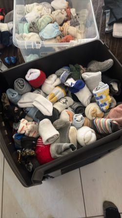 Newborn socks and mittens