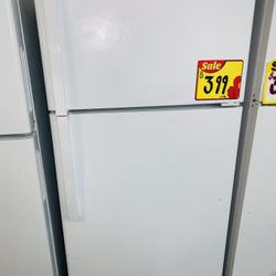 GE top Mount Refrigerator 18cu Ft LIKE NEW FREE DELIVERY 