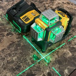 Laser level 3x360 Dewalt with Battery, box and charger 12V Max // Nivel Láser 3x360 Dewalt con Bateria, caja y cargador 12V Max
