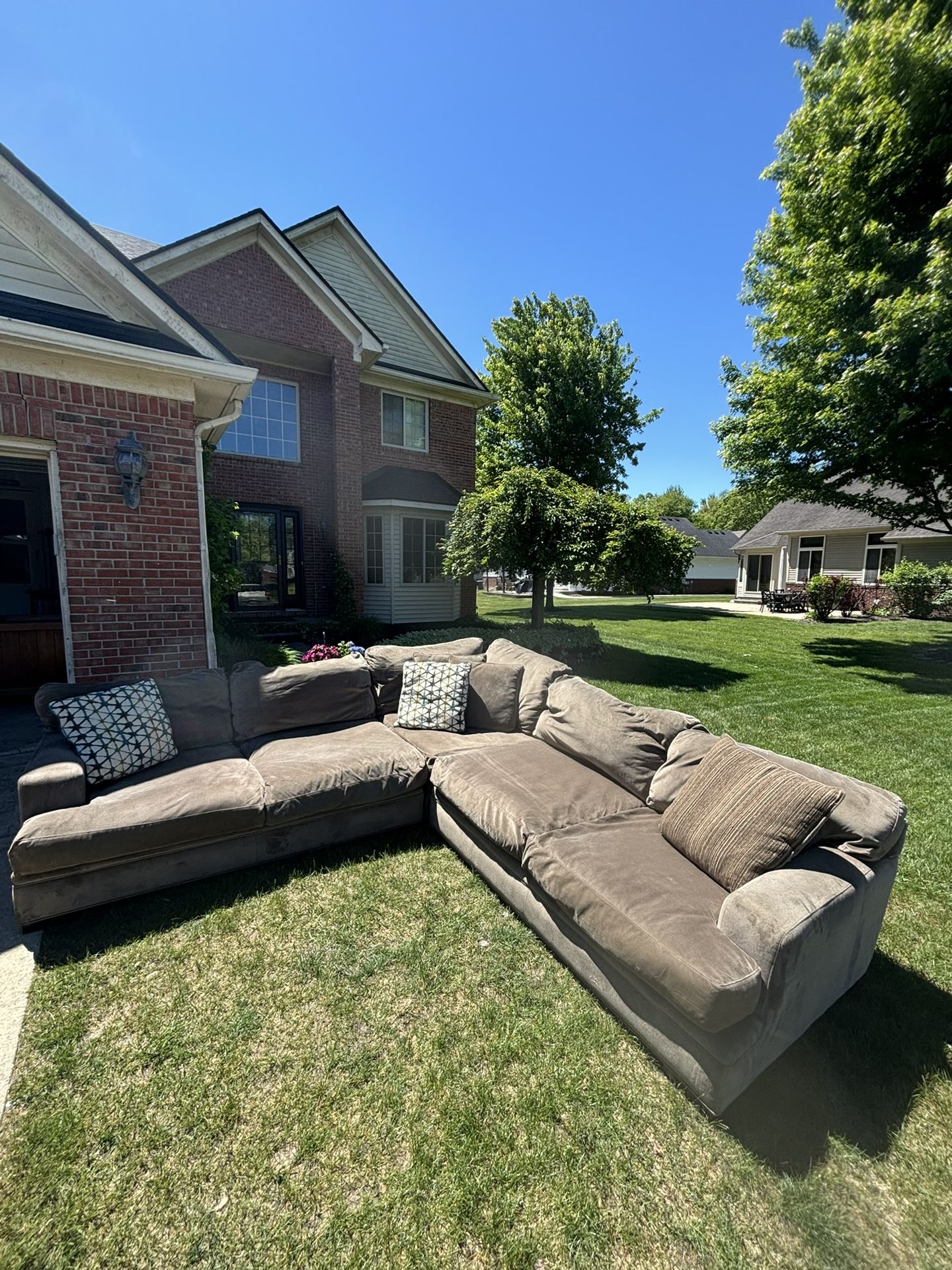Beautiful Gray Sectional (free Delivery!)