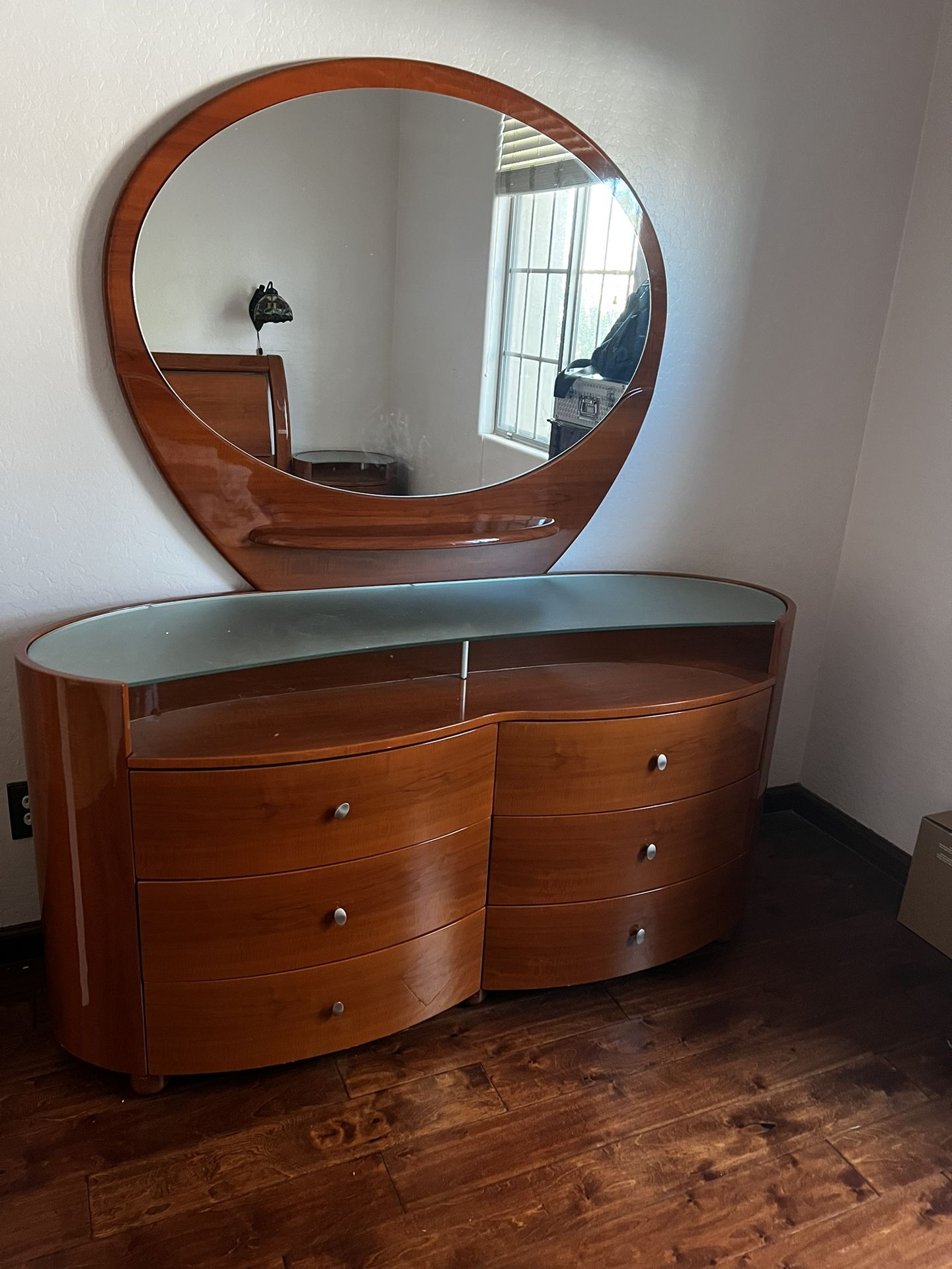 Alton Cherry Queen Wood Platform Bed & Headboard 4 Piece Bedroom Set Set With 2 Nightstands And Dresser With Mirror