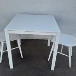 Ikea Table With Two Chairs  30x30x30 Inches 