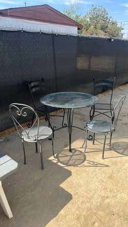 Outdoor table and chairs
