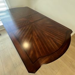 Dining Table  (Extendable) 2 leafs Included