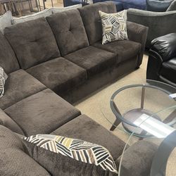 Stylish Tufted Cozy Sectional!