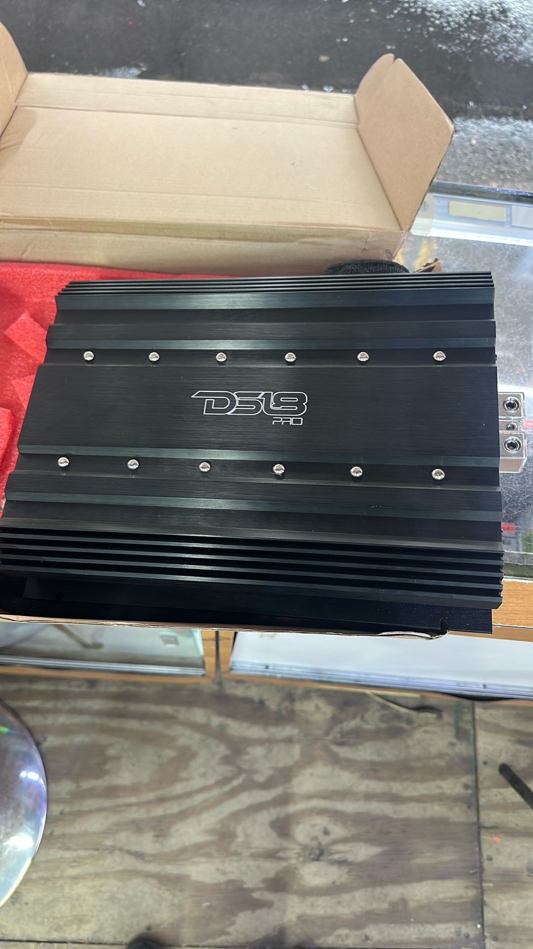DS18 2800W MONO BLOCK BASS AMPLIFIER