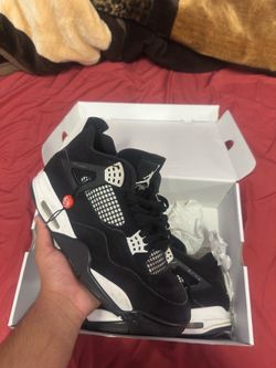 Jordan 4 White Thunder