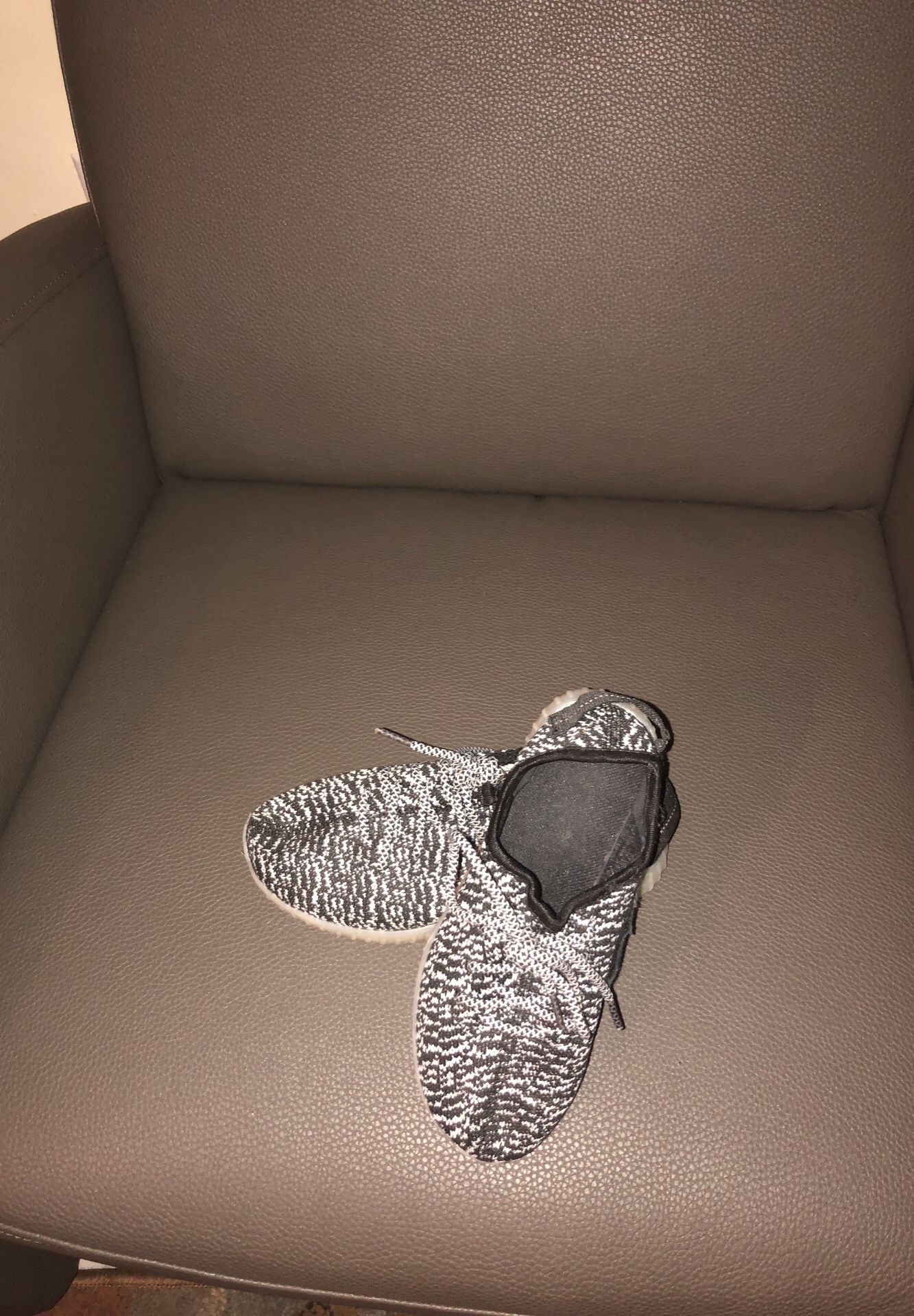 Kids sneakers