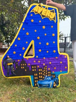 Batman batwheels number four pinata número cuatro