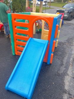 LITTLE TIKES CUBE SLIDE CLIMBER IN EXCELLENT CONDITION!