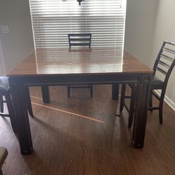 Wooden kitchen Table!! 4  Chairs 