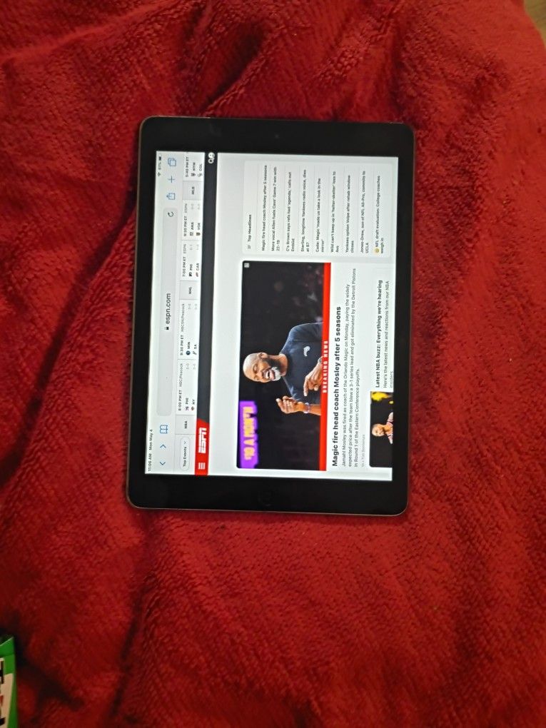 Black iPad Air Cloud Locked ๐