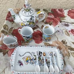 Alice In Wonderland Tea Set 