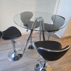 Table set with adjustable chairs