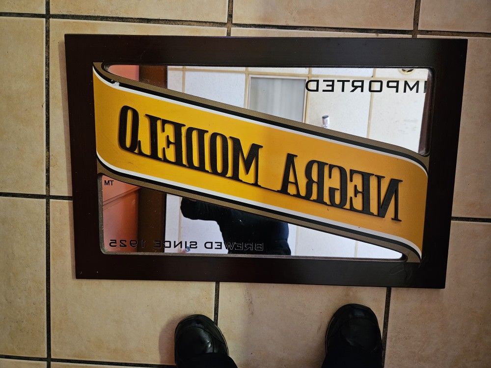 Modelo, Corona Hanging Mirrors