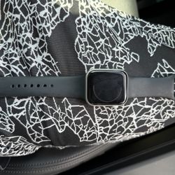 Apple Watch Series 5 w/Charger