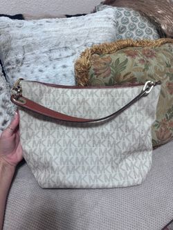 Micheal Kors purse